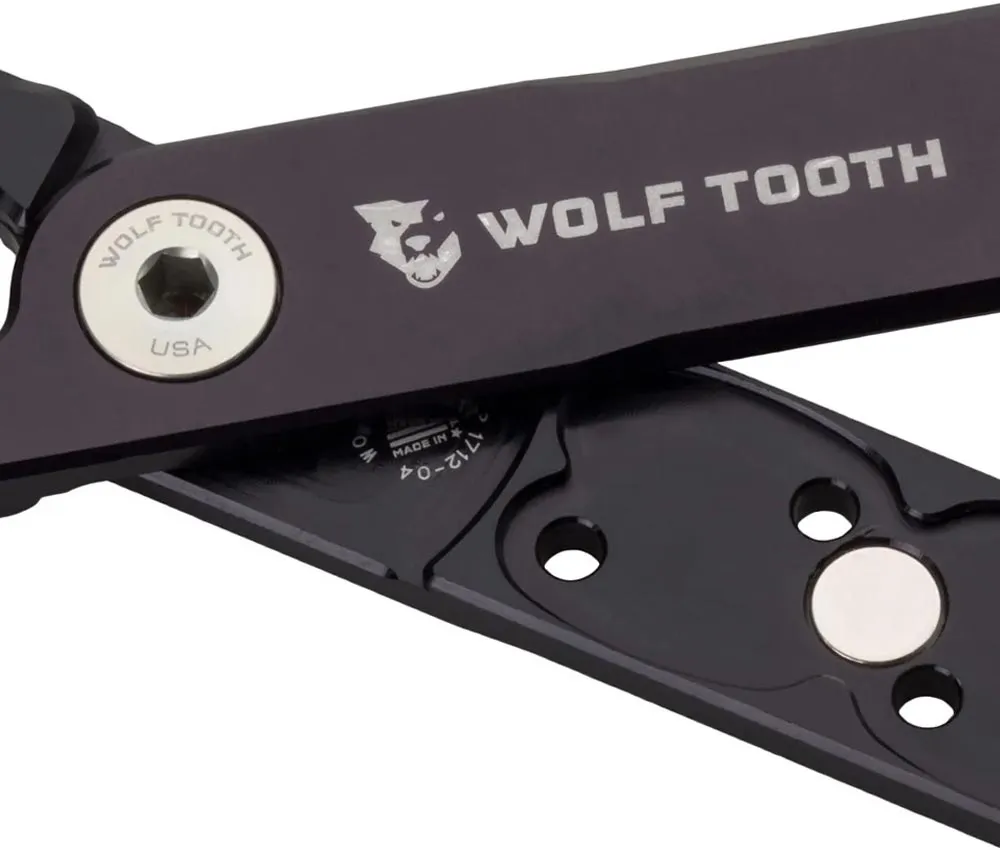 Wolf Tooth Pack Pliers Multitool – Master Link Combo black and silver
