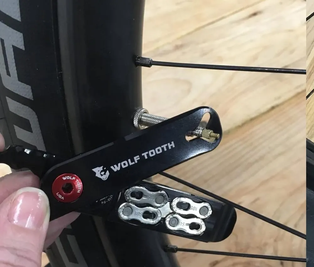 Wolf Tooth Pack Pliers Multitool – Master Link Combo black and silver