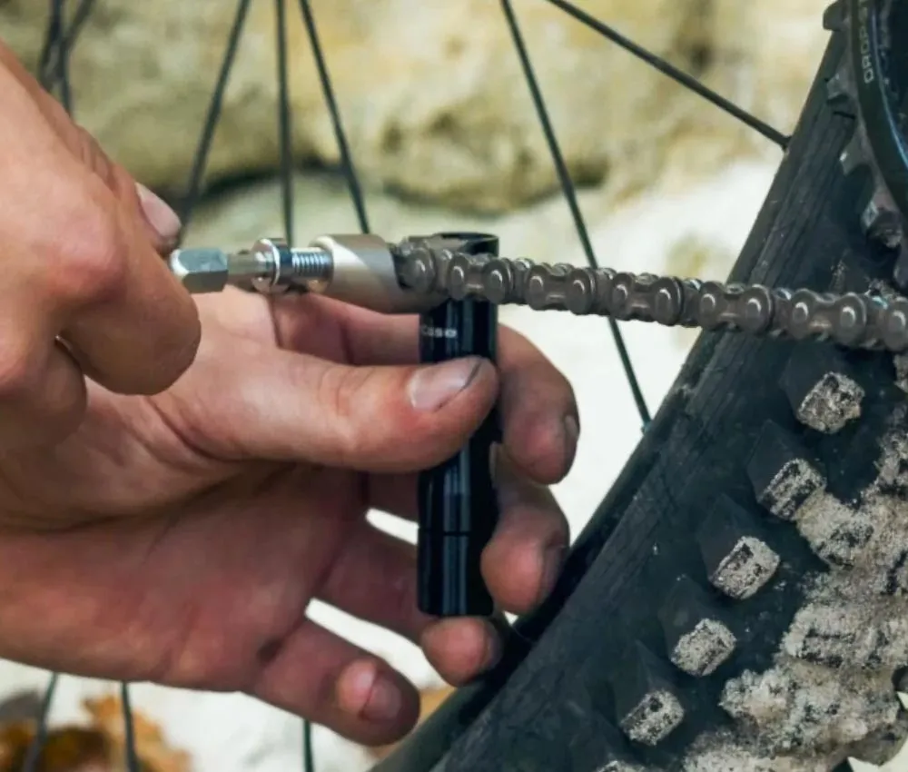 Wolf Tooth EnCase Chain + Tire Plug Multitool – Chain tool / Tubeless repair kit