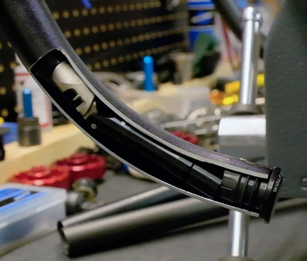 Wolf Tooth EnCase Chain + Tire Plug Multitool – Chain tool / Tubeless repair kit