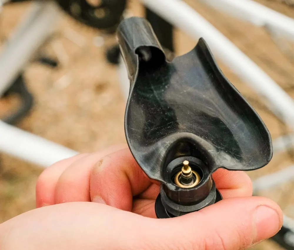 Wolf Tooth EnCase Valve Kit – Presta to Schrader valve adapter + replacement valve cores