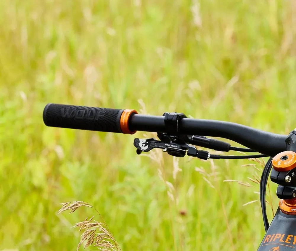 Wolf Tooth Echo Lock-On Handlebar Grips 32mm Colour: orange/black